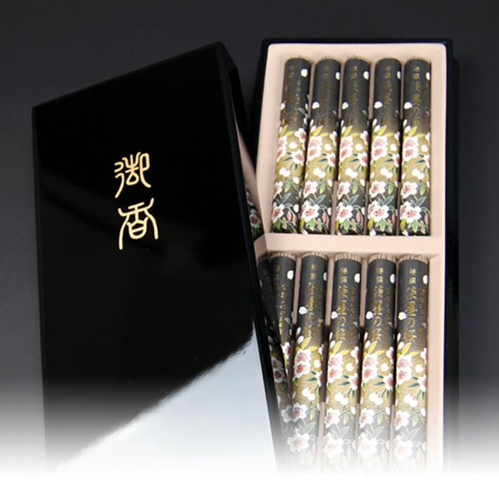 宇野千代のお線香 特撰淡墨の桜 塗箱短10入 [お香典に 改まった進物に